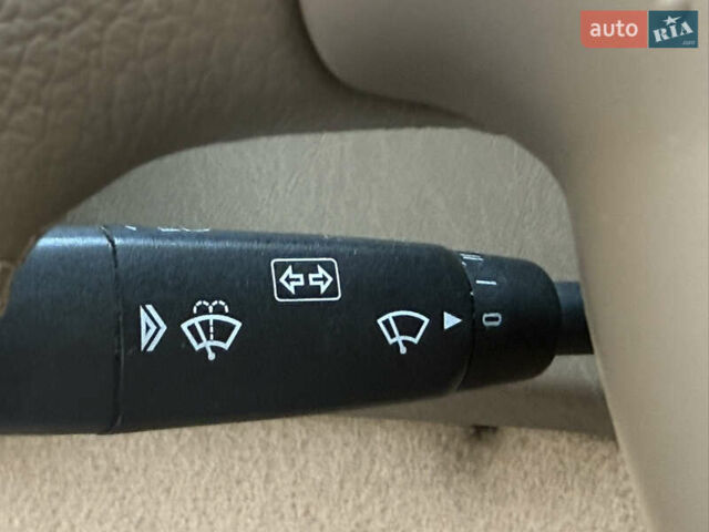 Черный Мерседес СЛ-Класс, объемом двигателя 5 л и пробегом 107 тыс. км за 80000 $, фото 61 на Automoto.ua