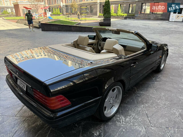 Черный Мерседес СЛ-Класс, объемом двигателя 5 л и пробегом 107 тыс. км за 80000 $, фото 16 на Automoto.ua