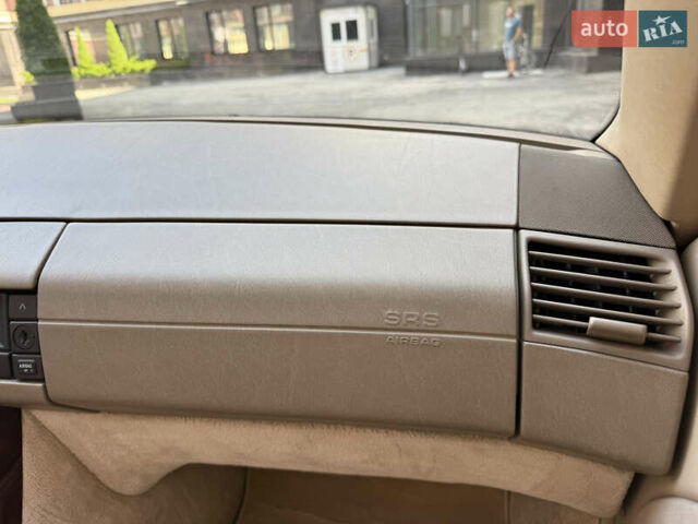 Черный Мерседес СЛ-Класс, объемом двигателя 5 л и пробегом 107 тыс. км за 80000 $, фото 30 на Automoto.ua