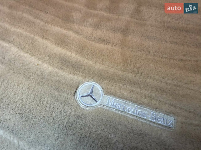 Черный Мерседес СЛ-Класс, объемом двигателя 5 л и пробегом 107 тыс. км за 80000 $, фото 35 на Automoto.ua