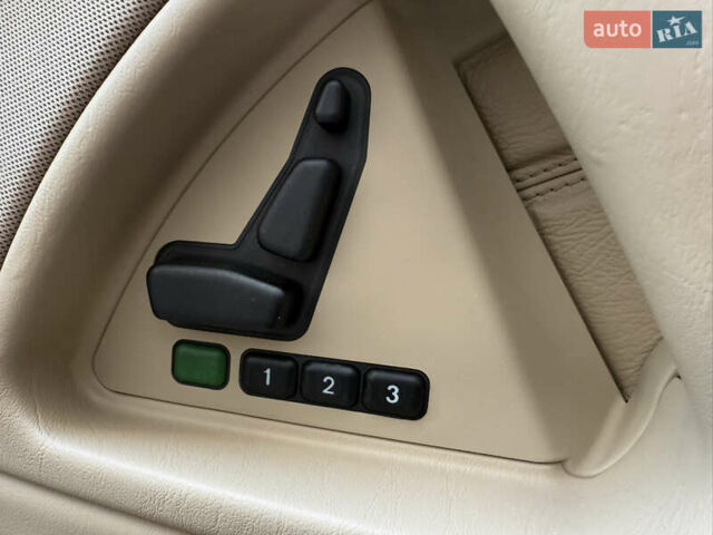 Черный Мерседес СЛ-Класс, объемом двигателя 5 л и пробегом 107 тыс. км за 80000 $, фото 32 на Automoto.ua