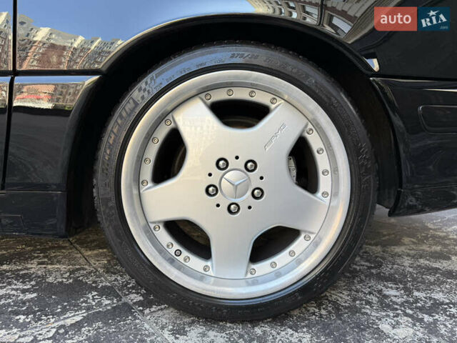 Черный Мерседес СЛ-Класс, объемом двигателя 5 л и пробегом 107 тыс. км за 80000 $, фото 22 на Automoto.ua