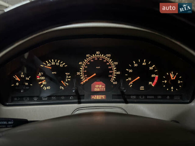 Черный Мерседес СЛ-Класс, объемом двигателя 5 л и пробегом 107 тыс. км за 80000 $, фото 91 на Automoto.ua