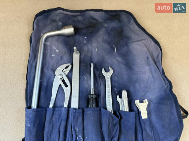 Черный Мерседес СЛ-Класс, объемом двигателя 5 л и пробегом 107 тыс. км за 80000 $, фото 76 на Automoto.ua