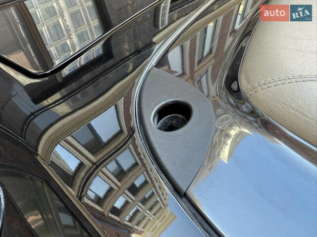 Черный Мерседес СЛ-Класс, объемом двигателя 5 л и пробегом 107 тыс. км за 80000 $, фото 17 на Automoto.ua