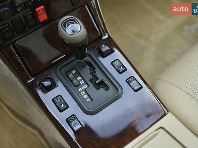 Черный Мерседес СЛ-Класс, объемом двигателя 5 л и пробегом 107 тыс. км за 79999 $, фото 22 на Automoto.ua