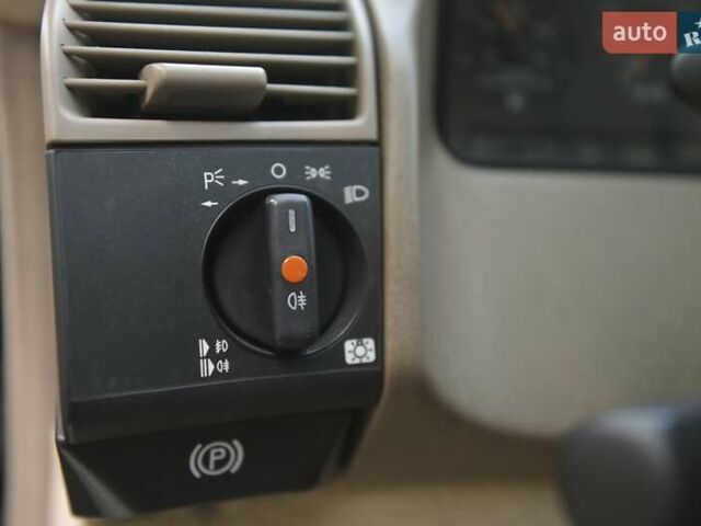 Черный Мерседес СЛ-Класс, объемом двигателя 5 л и пробегом 107 тыс. км за 79999 $, фото 16 на Automoto.ua