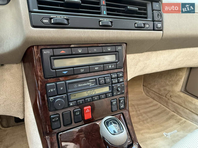 Черный Мерседес СЛ-Класс, объемом двигателя 5 л и пробегом 107 тыс. км за 80000 $, фото 63 на Automoto.ua