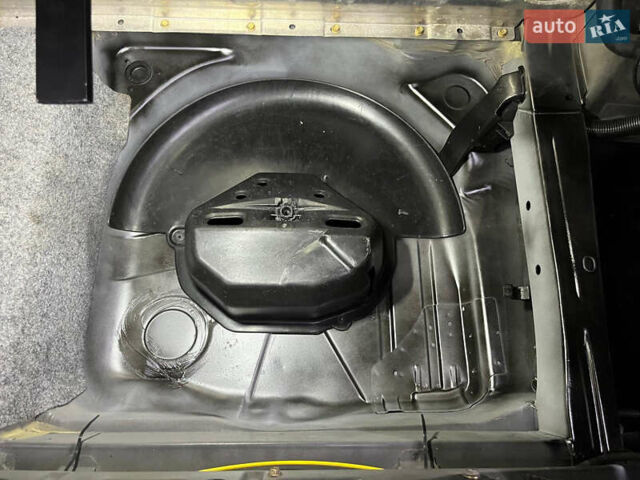 Черный Мерседес СЛ-Класс, объемом двигателя 5 л и пробегом 107 тыс. км за 80000 $, фото 83 на Automoto.ua