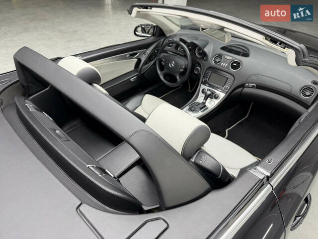 Чорний Мерседес СЛ-Клас, об'ємом двигуна 4.97 л та пробігом 60 тис. км за 39999 $, фото 77 на Automoto.ua