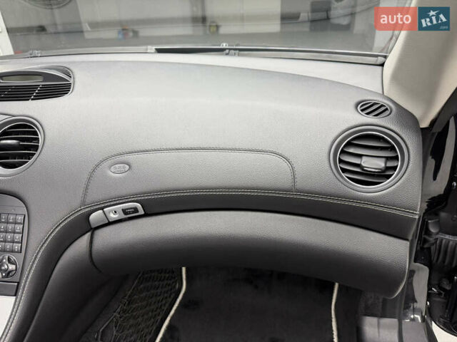 Чорний Мерседес СЛ-Клас, об'ємом двигуна 4.97 л та пробігом 60 тис. км за 39999 $, фото 101 на Automoto.ua