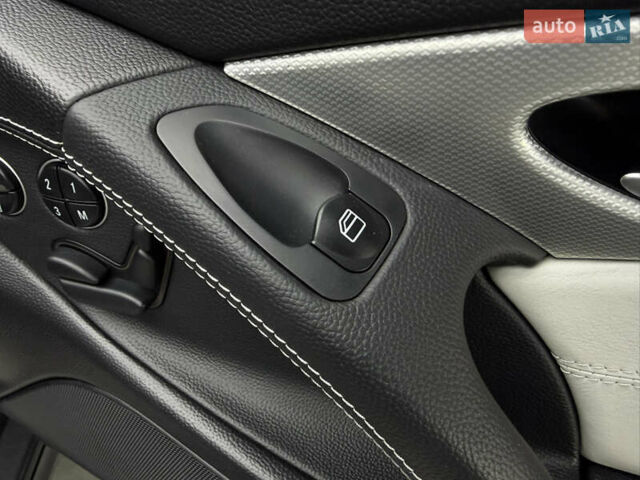 Чорний Мерседес СЛ-Клас, об'ємом двигуна 4.97 л та пробігом 60 тис. км за 39999 $, фото 109 на Automoto.ua