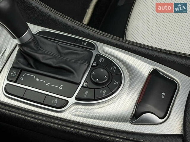 Чорний Мерседес СЛ-Клас, об'ємом двигуна 4.97 л та пробігом 60 тис. км за 39999 $, фото 116 на Automoto.ua