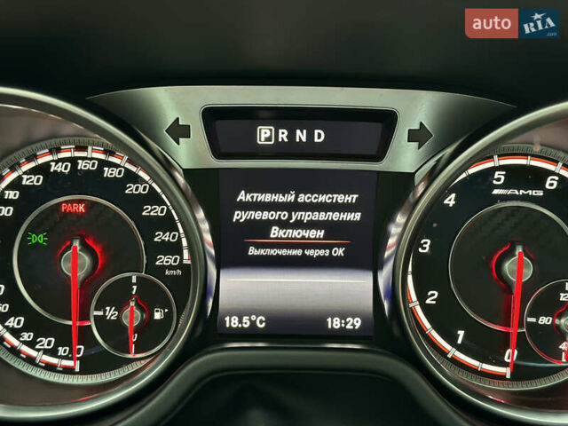 Чорний Мерседес СЛ-Клас, об'ємом двигуна 4.7 л та пробігом 26 тис. км за 66900 $, фото 65 на Automoto.ua