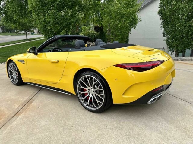 Желтый Мерседес СЛ-Класс, объемом двигателя 4 л и пробегом 24 тыс. км за 52000 $, фото 3 на Automoto.ua