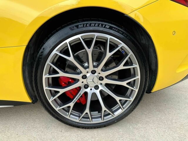 Желтый Мерседес СЛ-Класс, объемом двигателя 4 л и пробегом 24 тыс. км за 52000 $, фото 14 на Automoto.ua