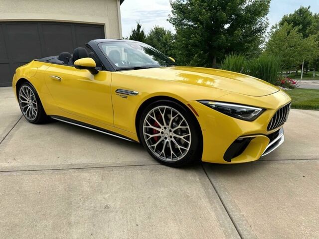 Желтый Мерседес СЛ-Класс, объемом двигателя 4 л и пробегом 24 тыс. км за 52000 $, фото 2 на Automoto.ua