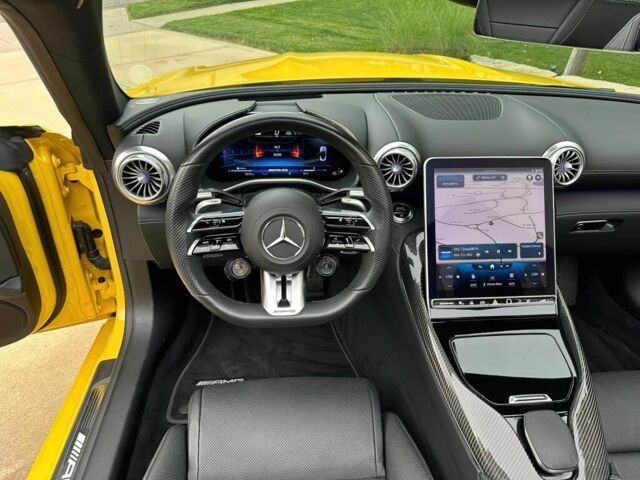 Желтый Мерседес СЛ-Класс, объемом двигателя 4 л и пробегом 24 тыс. км за 52000 $, фото 6 на Automoto.ua