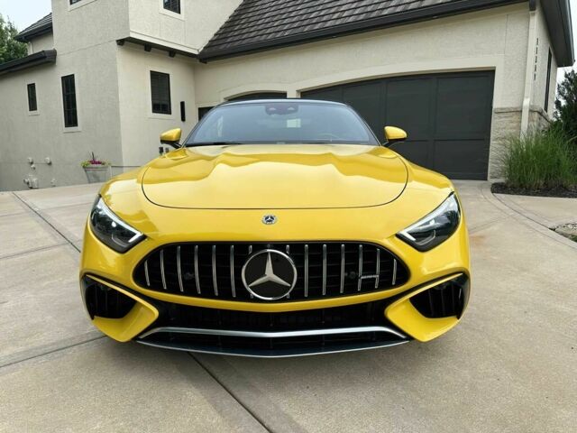 Желтый Мерседес СЛ-Класс, объемом двигателя 4 л и пробегом 24 тыс. км за 52000 $, фото 1 на Automoto.ua