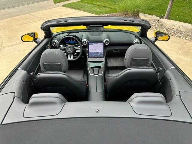 Желтый Мерседес СЛ-Класс, объемом двигателя 4 л и пробегом 24 тыс. км за 52000 $, фото 13 на Automoto.ua