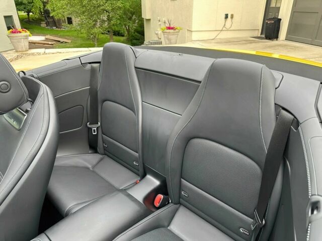 Желтый Мерседес СЛ-Класс, объемом двигателя 4 л и пробегом 24 тыс. км за 52000 $, фото 11 на Automoto.ua