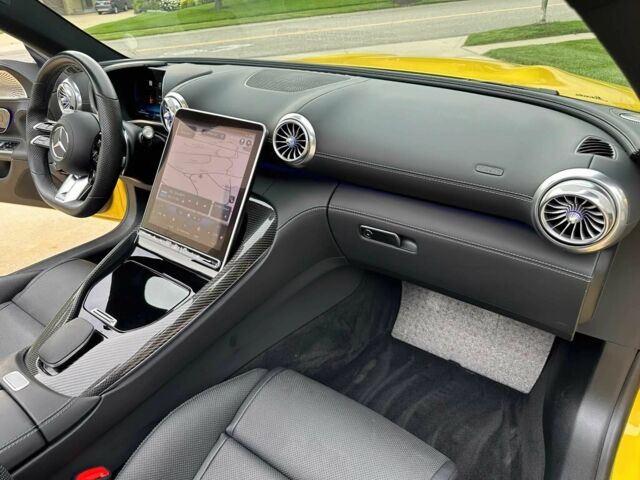 Желтый Мерседес СЛ-Класс, объемом двигателя 4 л и пробегом 24 тыс. км за 52000 $, фото 10 на Automoto.ua