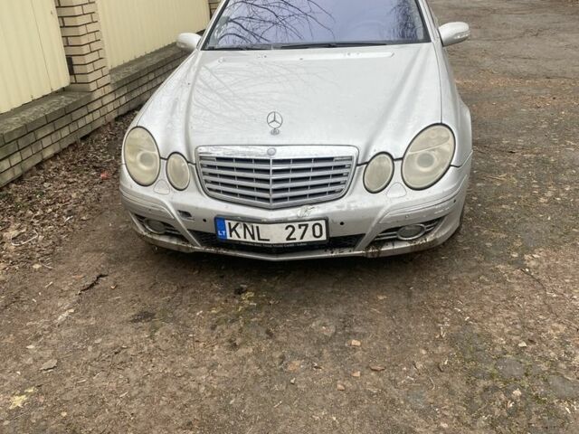 Серый Мерседес СЛ-Класс, объемом двигателя 2.7 л и пробегом 355 тыс. км за 2999 $, фото 1 на Automoto.ua