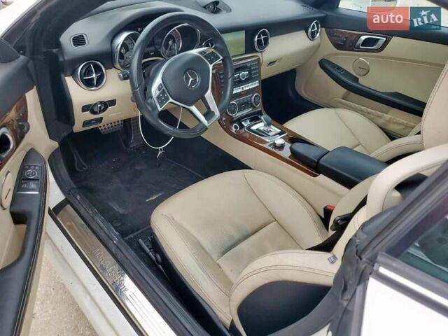 Белый Мерседес СЛК-Класс, объемом двигателя 1.8 л и пробегом 110 тыс. км за 2500 $, фото 7 на Automoto.ua