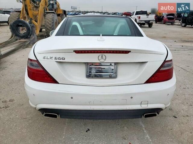 Белый Мерседес СЛК-Класс, объемом двигателя 1.8 л и пробегом 110 тыс. км за 2500 $, фото 5 на Automoto.ua