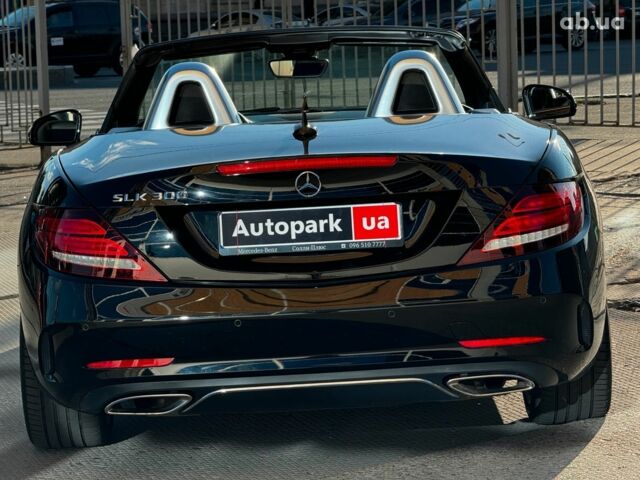 Черный Мерседес СЛК-Класс, объемом двигателя 2 л и пробегом 23 тыс. км за 19490 $, фото 5 на Automoto.ua