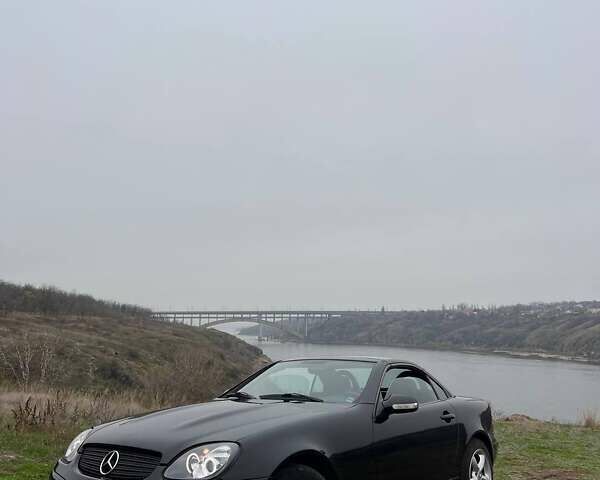 Черный Мерседес СЛК-Класс, объемом двигателя 2 л и пробегом 290 тыс. км за 7500 $, фото 2 на Automoto.ua