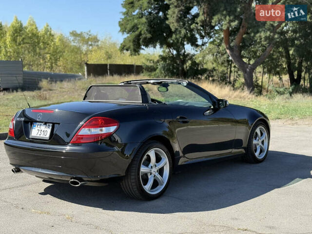 Чорний Мерседес СЛК-Клас, об'ємом двигуна 3.5 л та пробігом 135 тис. км за 13800 $, фото 10 на Automoto.ua