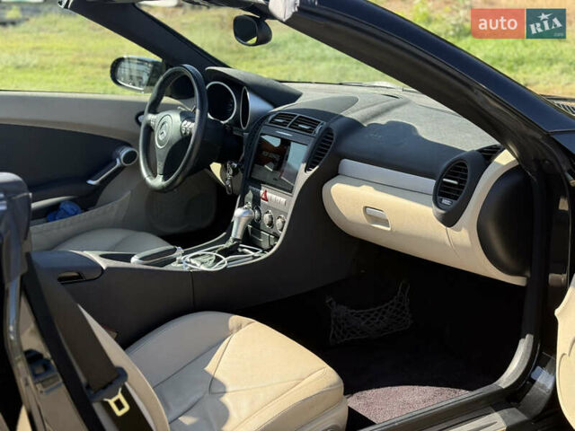 Чорний Мерседес СЛК-Клас, об'ємом двигуна 3.5 л та пробігом 135 тис. км за 13800 $, фото 7 на Automoto.ua