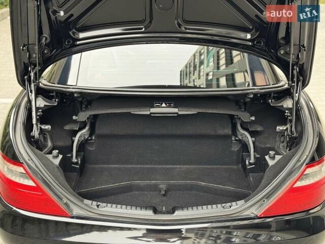 Черный Мерседес СЛК-Класс, объемом двигателя 1.8 л и пробегом 240 тыс. км за 12999 $, фото 61 на Automoto.ua