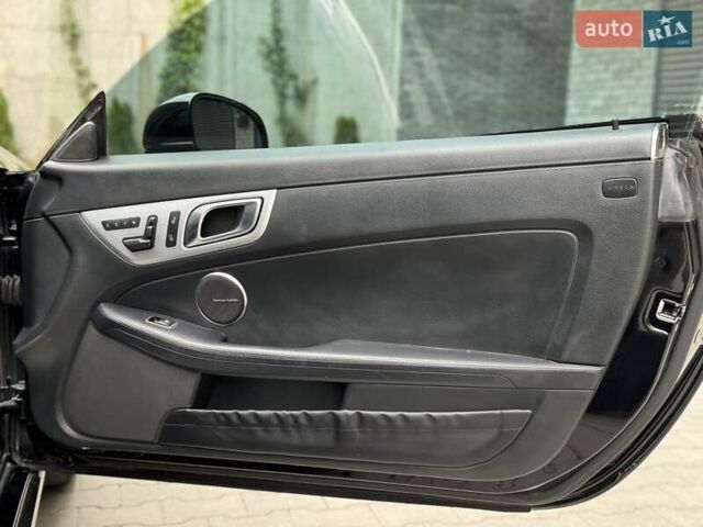 Черный Мерседес СЛК-Класс, объемом двигателя 1.8 л и пробегом 240 тыс. км за 12999 $, фото 50 на Automoto.ua