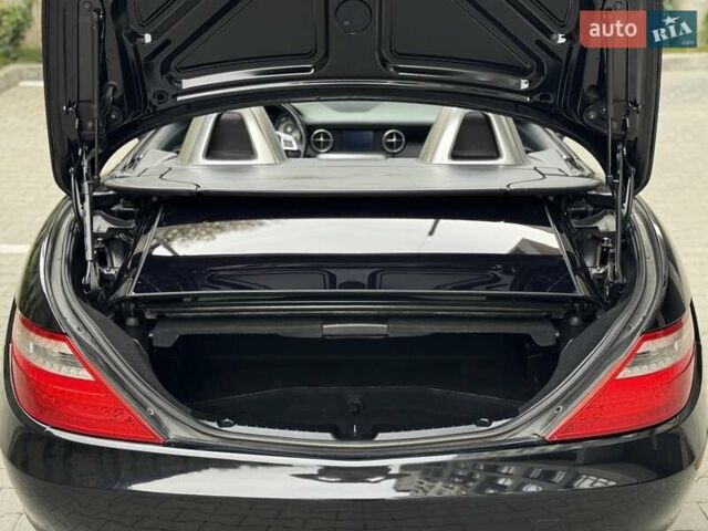 Черный Мерседес СЛК-Класс, объемом двигателя 1.8 л и пробегом 240 тыс. км за 12999 $, фото 60 на Automoto.ua