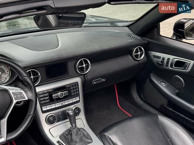 Черный Мерседес СЛК-Класс, объемом двигателя 1.8 л и пробегом 240 тыс. км за 12999 $, фото 40 на Automoto.ua