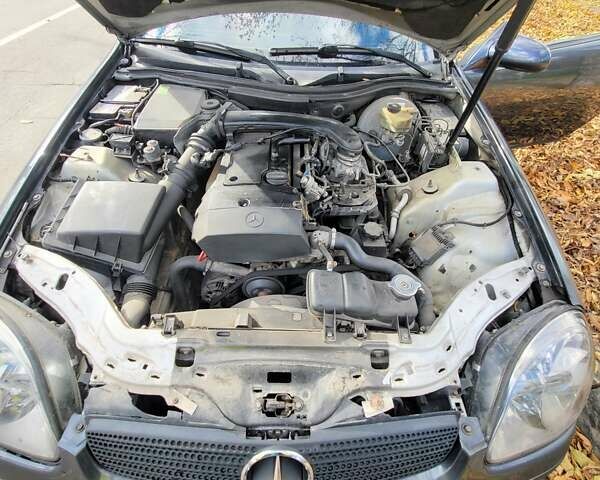 Серый Мерседес СЛК-Класс, объемом двигателя 2 л и пробегом 260 тыс. км за 6000 $, фото 4 на Automoto.ua