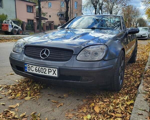 Серый Мерседес СЛК-Класс, объемом двигателя 2 л и пробегом 260 тыс. км за 6000 $, фото 1 на Automoto.ua