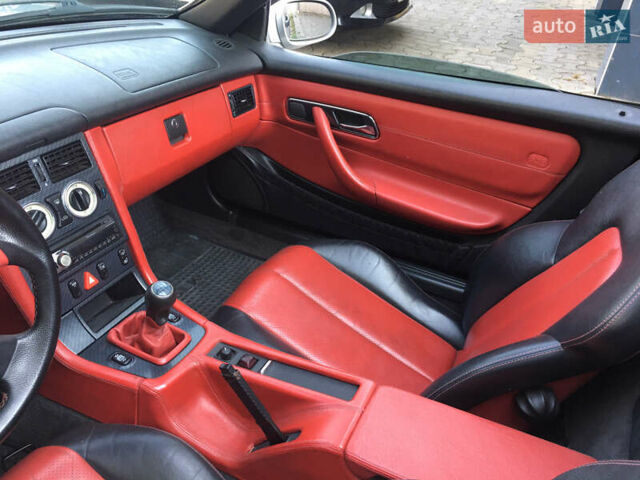 Сірий Мерседес СЛК-Клас, об'ємом двигуна 2.3 л та пробігом 100 тис. км за 6000 $, фото 6 на Automoto.ua