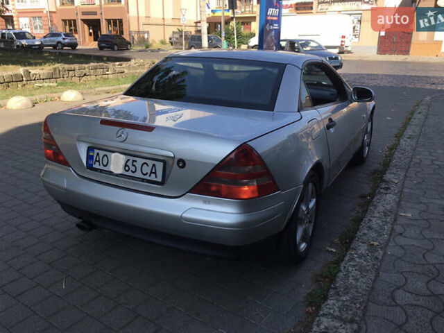 Сірий Мерседес СЛК-Клас, об'ємом двигуна 2.3 л та пробігом 100 тис. км за 6000 $, фото 5 на Automoto.ua