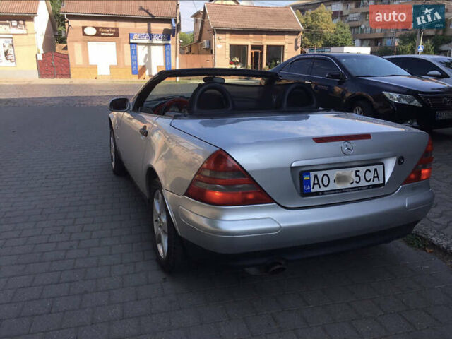 Сірий Мерседес СЛК-Клас, об'ємом двигуна 2.3 л та пробігом 100 тис. км за 6000 $, фото 4 на Automoto.ua