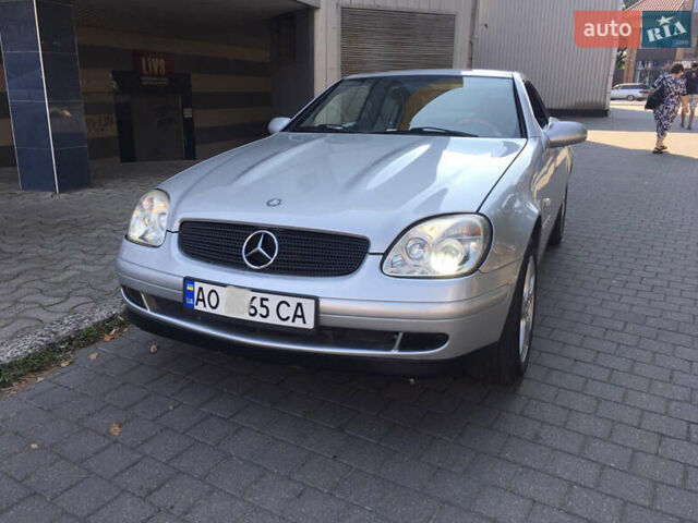 Сірий Мерседес СЛК-Клас, об'ємом двигуна 2.3 л та пробігом 100 тис. км за 6000 $, фото 1 на Automoto.ua