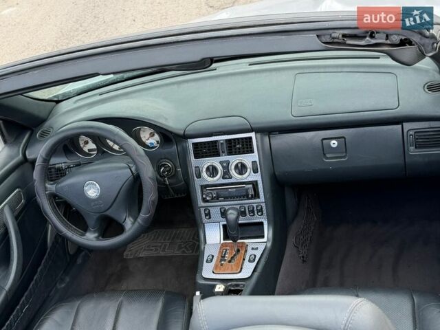 Серый Мерседес СЛК-Класс, объемом двигателя 2 л и пробегом 250 тыс. км за 5000 $, фото 14 на Automoto.ua