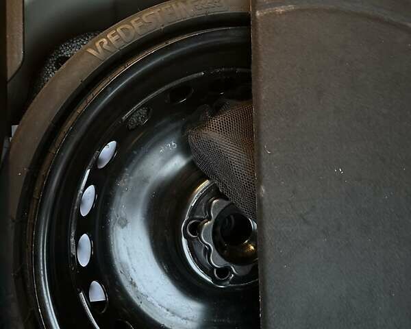 Мерседес СЛК-Клас 2005 у Києві на Automoto.ua Сірий Мерседес СЛК-Клас, об'ємом двигуна 1.8 л та пробігом 98 тис. км за 12700 $, фото 14 на Automoto.ua