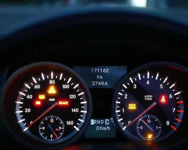 Серый Мерседес СЛК-Класс, объемом двигателя 3 л и пробегом 170 тыс. км за 10500 $, фото 25 на Automoto.ua