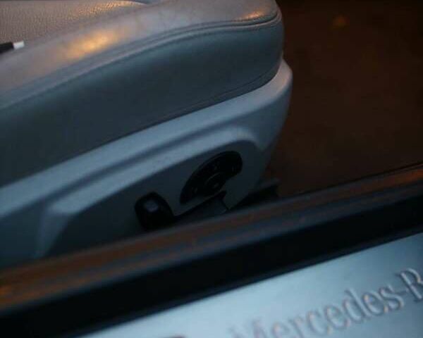 Серый Мерседес СЛК-Класс, объемом двигателя 3 л и пробегом 170 тыс. км за 10500 $, фото 17 на Automoto.ua