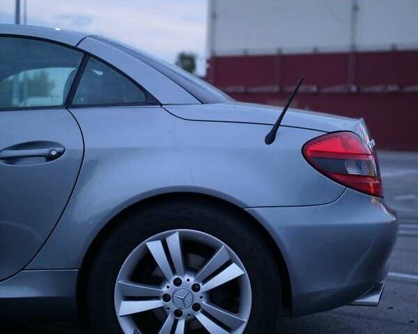 Серый Мерседес СЛК-Класс, объемом двигателя 3 л и пробегом 170 тыс. км за 10500 $, фото 10 на Automoto.ua