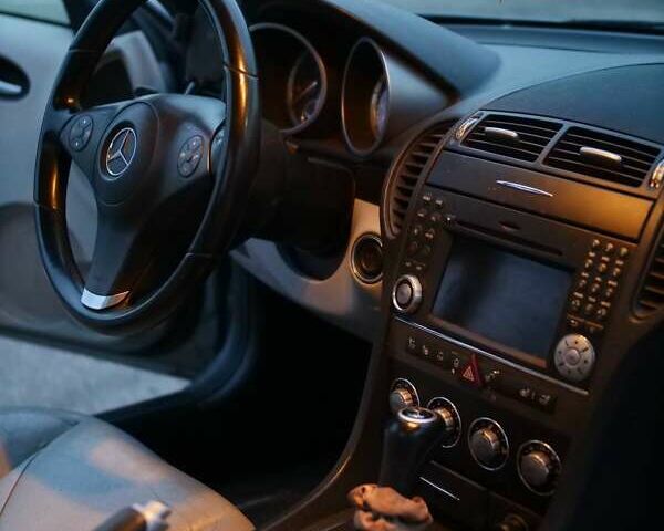Серый Мерседес СЛК-Класс, объемом двигателя 3 л и пробегом 170 тыс. км за 10500 $, фото 16 на Automoto.ua