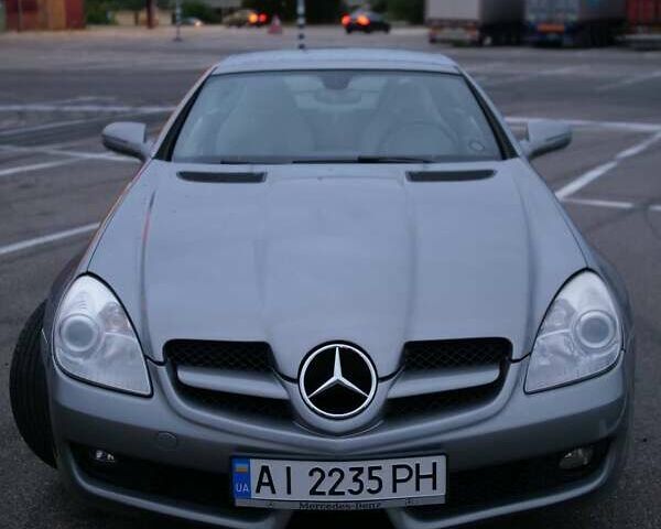 Серый Мерседес СЛК-Класс, объемом двигателя 3 л и пробегом 170 тыс. км за 10500 $, фото 4 на Automoto.ua